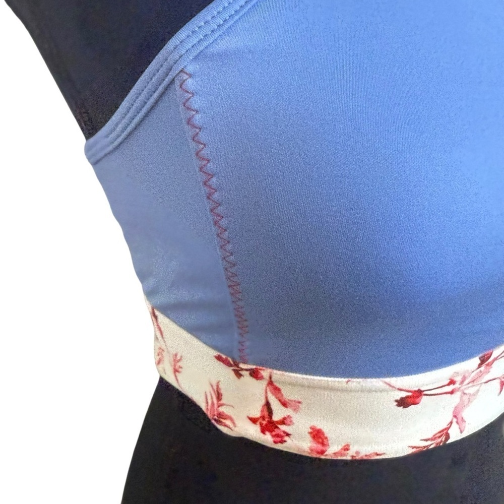 Fabletics | Claire Midi Medium Impact Sports Bra | Crystal Bloom / White - Picture 4 of 7